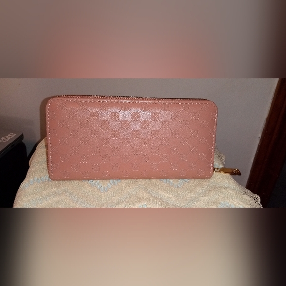 🌞Daisy Fuentes Zip Around Wallet - Picture 2 of 9